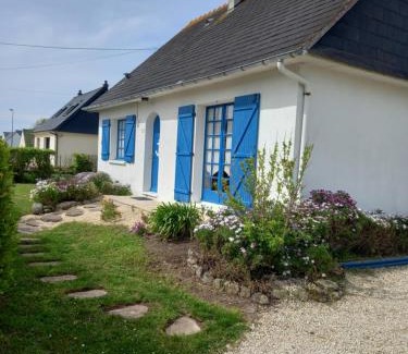 Guilvinec House | LocaLise - M3B - Souvenir du Guil - Maison de plain-pied avec jardin clos au Guilvinec - Tout à pied, plages, port, centre, commerces, marché - Wif inclus - Linge de lit inclus - Animaux bienvenus