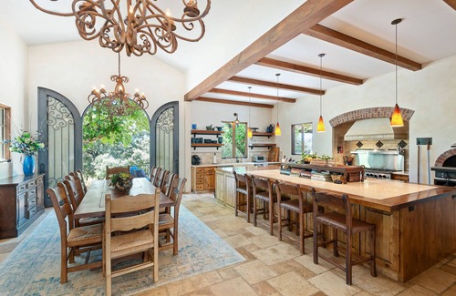 Kenwood Villa | Locanda Winery estate with Olympic-size pool & Starlink WiFi - dog-friendly