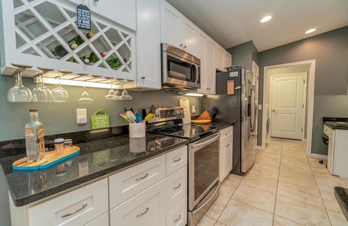 South Venice House | Located 6 miles from 4 major beaches & walking distance to Shamrock Nature Park