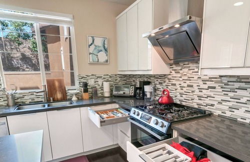 Fontana Condo | Located in 91739 Rancho Cucamonga*Gated*Suite 👇stairs*Monthly*讲中文