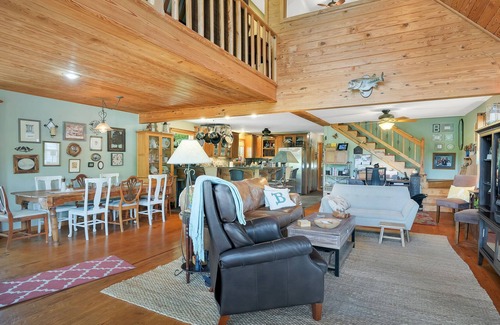 Arley House | Located in Arley! Great location with yearround water, boat slip