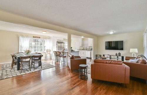 Marietta House | Located in East Cobb near Battery and East Cobb Sports Complex and near city.