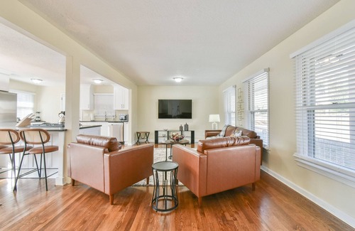 Marietta House | Located in East Cobb near Battery and East Cobb Sports Complex and near city.