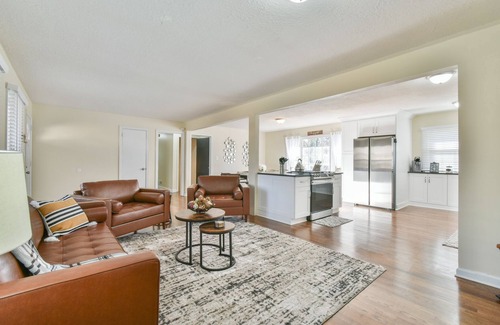 Marietta House | Located in East Cobb near Battery and East Cobb Sports Complex and near city.