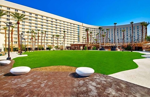 Las Vegas Apartment | Located in Las Vegas, 1.2 mi from Las Vegas Strip, Virgin Hotels Las Vegas .