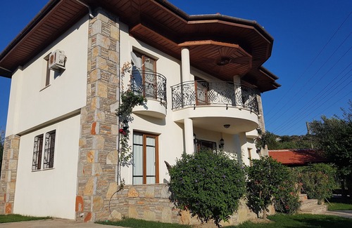 Dalyan City Center Villa | Located in the Maraş Area, close to local riverside restaurants and Town Center.