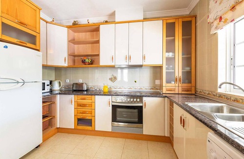 Guia House | Located in the beautiful village of Guia, this traditional villa offers a great place for relaxation