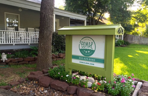 New Braunfels Cottage | Located In The Heart Of Historic New Braunfels, Comal River & Schlitterbahn