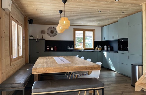 Montgenevre Ski Chalet | Located in the heart of Montgenèvre, family chalet with a sun-drenched terrace.
