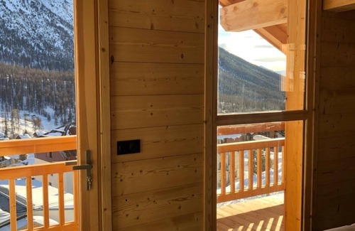 Montgenevre Ski Chalet | Located in the heart of Montgenèvre, family chalet with a sun-drenched terrace.