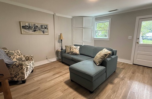 Athens Cottage | Located near UGA, Normaltown, & Downtown Athens. Charming 2-bed cottage w/AC.