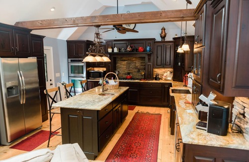 Dahlonega House | Located next to Montaluce Winery.