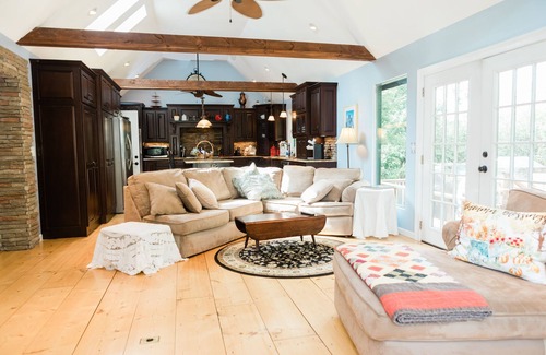 Dahlonega House | Located next to Montaluce Winery.