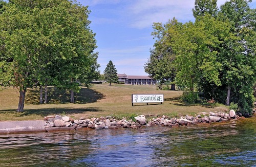 Fenelon Falls Cottage | Located on a Waterfront Golf Resort