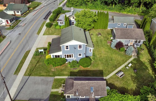 Lake George Cottage | Located On Beach Road In Lake George!