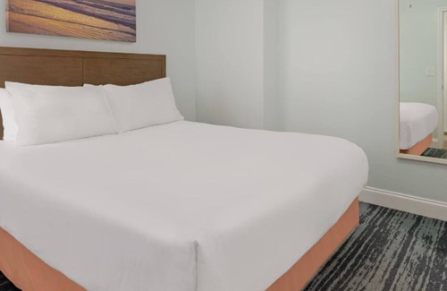 Cherry Grove Beach Resort | Located On Cherry Grove Beach-Wyndham Towers On The Grove- 3 Bd. Dx. Oceanfront
