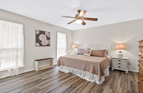 Fairhope House | Located on Golf Course - Entire 3 Bed House with Screened in Patio
