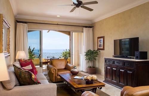 El Medano Ejidal Resort | Located on the pristine medano