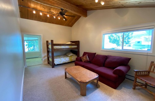 Laketown House | Located on the South Beach of beautiful Bear Lake, Utah