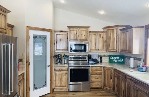 Lava Hot Springs House | Located on the quiet hillside with majestic views of the mountains and valleys.