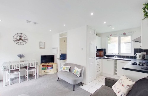 Saint Erth Praze Apartment | Located within the leafy grounds of Tolroy Manor, one mile south of Hayle.