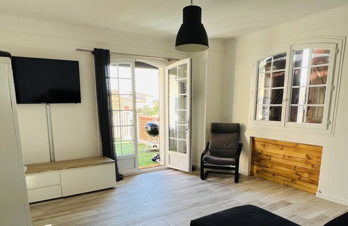 Saint-Mitre-les-Remparts Apartment | Location Haut de Villa 75m2