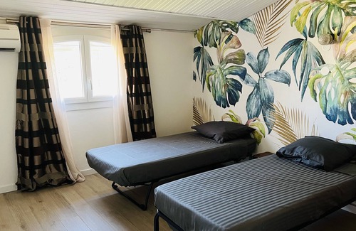 Saint-Mitre-les-Remparts Apartment | Location Haut de Villa 75m2