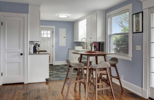 Woodbine House | Location! 4 Miles to Broadway! Sleeps 4