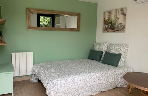 Saint-Jean-d'Illac House | Location Bungalow Avec Jardin et Piscine Privative