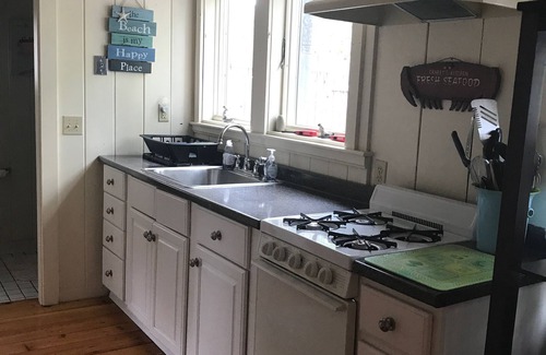 Bass River Cabin | LOCATION! Cabin sleeps6, 3 BR, POOL, 1 mile to OCEAN/GOLF, Pet ok, Grill/Kitchn