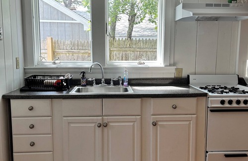 Bass River Cabin | LOCATION! Cabin sleeps6, 3 BR, POOL, 1 mile to OCEAN/GOLF, Pet ok, Grill/Kitchn