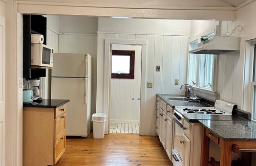 Bass River Cabin | LOCATION! Cabin sleeps6, 3 BR, POOL, 1 mile to OCEAN/GOLF, Pet ok, Grill/Kitchn
