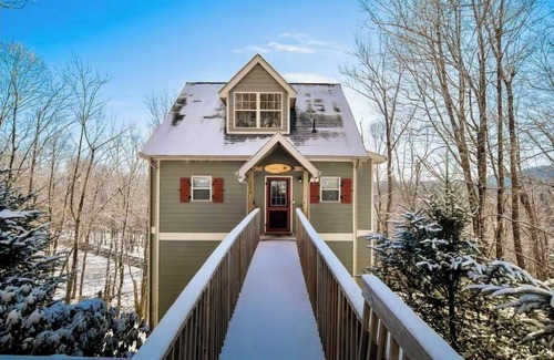 Seven Devils Cottage | Location! Charming mountain retreat at 4000' elevation with stunning views.