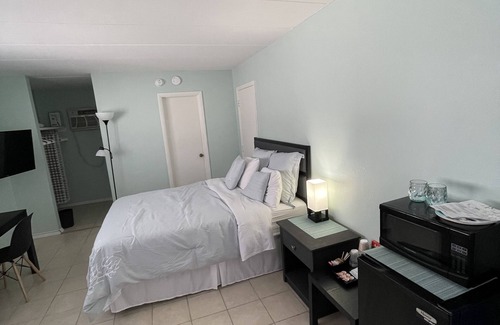 Wildwood Hotel | LOCATION!Getaway,cozy place block from everything!Free ice cream,espresso drinks