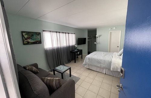 Wildwood Hotel | LOCATION!Getaway,cozy place block from everything!Free ice cream,espresso drinks