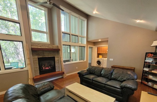 Hailey House | Location is Everything! Spacious, Cozy ~ Hot Tub w/ Private Stream