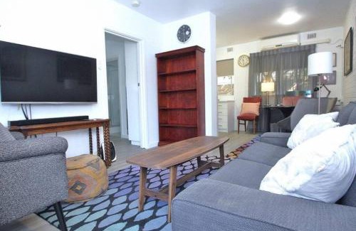 Crawley Apartment | LOCATION LIFESTYLE CONVENIENCE! WIFI NETFLIX WINE