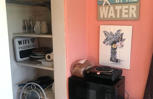 Southampton Apartment | Location! Location! HALF PRICE SALE @ 100 Nightly, October 1 - 17 and 27- Nov 1