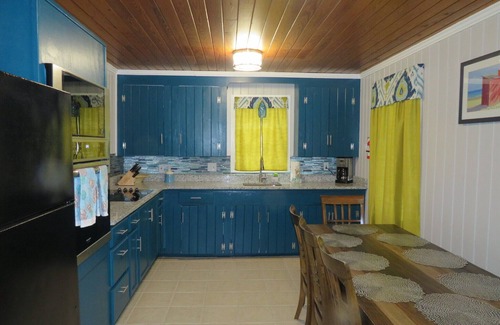 Garden City Cottage | Location Location Location! Classic Beach Cottage less than 1-min walk to beach!