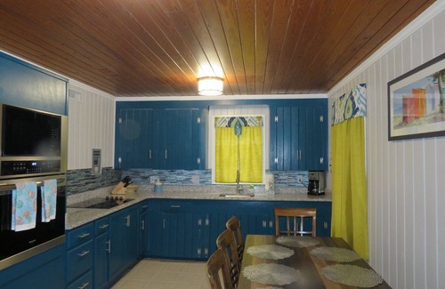 Garden City Cottage | Location Location Location! Classic Beach Cottage less than 1-min walk to beach!