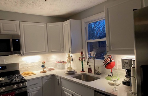 Southend Condo | LOCATION LOCATION COVE Quiet/Private/Garden Oasis/Water SUNSETS we got a spot!