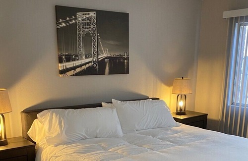 Fashion Square Condo | LOCATION! LOCATION! Ground level! Steps away from Fashion Square Mall & Old Town
