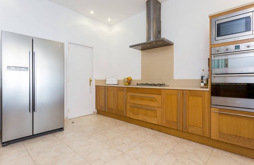 Luz Villa | LOCATION LOCATION LOCATION !