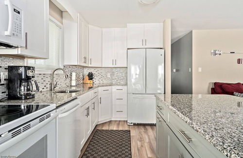 South End House | LOCATION LOCATION South End Beach Retreat! STEPS TO BEACH!