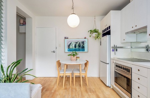Fitzroy Apartment | Location! Location! Sunny, central Fitzroy Studio