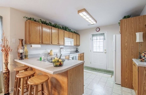 Pigeon Forge Ski Chalet | Location, Location, Location! Great for Family & Friend Gatherings