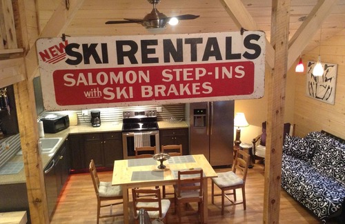 Hunter House | LOCATION! Location! Walking distance to Hunter MT! FALL 3rd nt SPECIAL!
