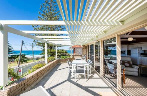 Yamba House | Location+ Ocean & headland views. Wifi, linen +