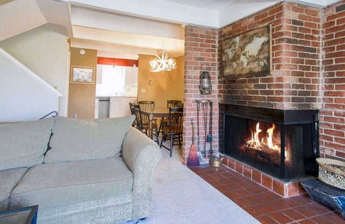 Stratton Mountain House | Location off Stratton Mt Rd! Spacious Pet & Family Friendly Townhouse: 5 BR/3BA