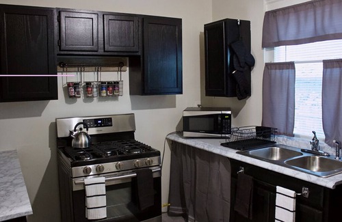 Elizabeth Park Valley House | Location , Pets, Parks and Recreation